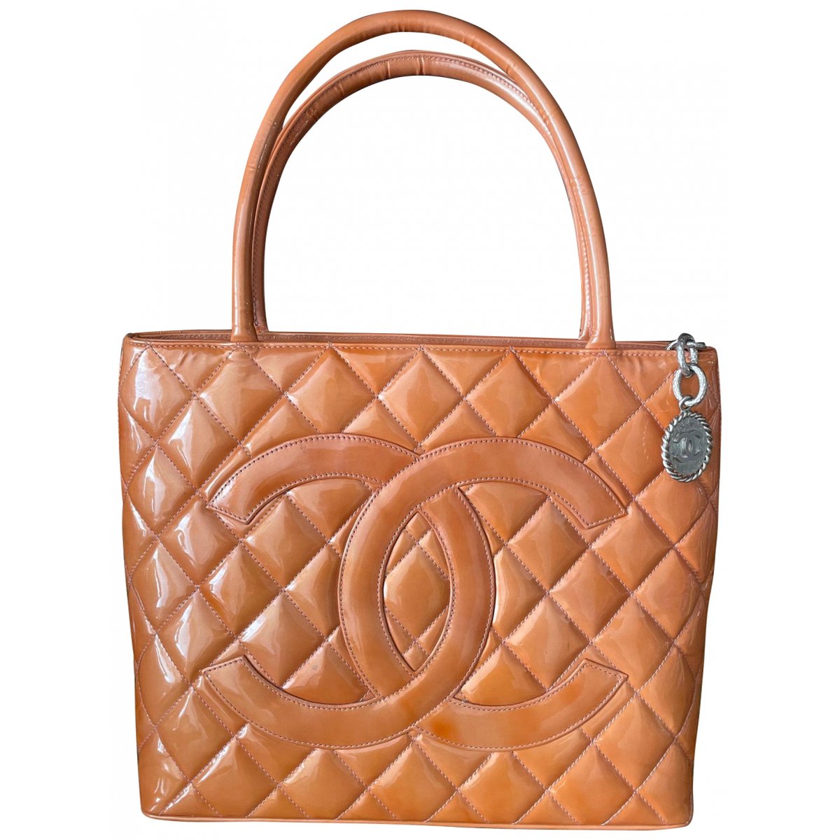 Médaillon patent leather handbag