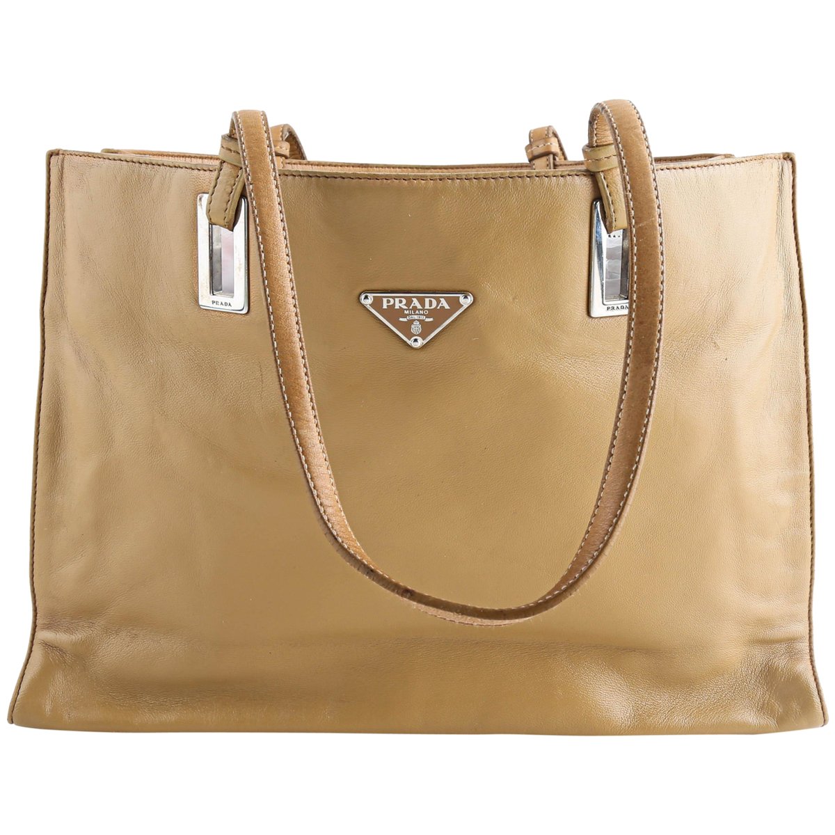Monochrome leather handbag
