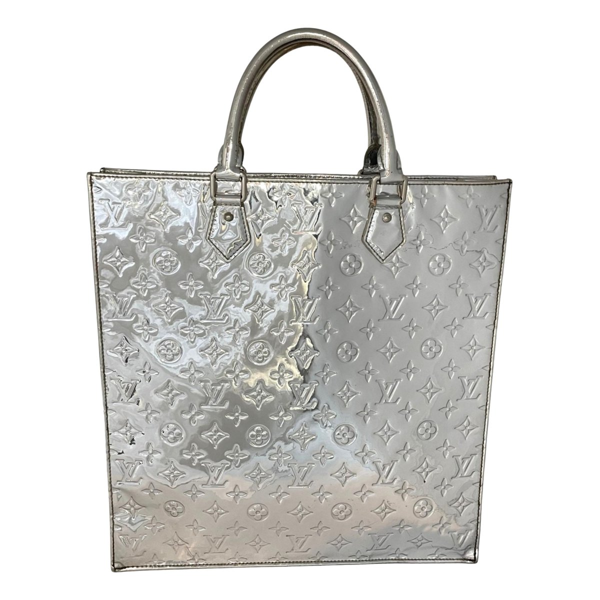 Plat patent leather tote