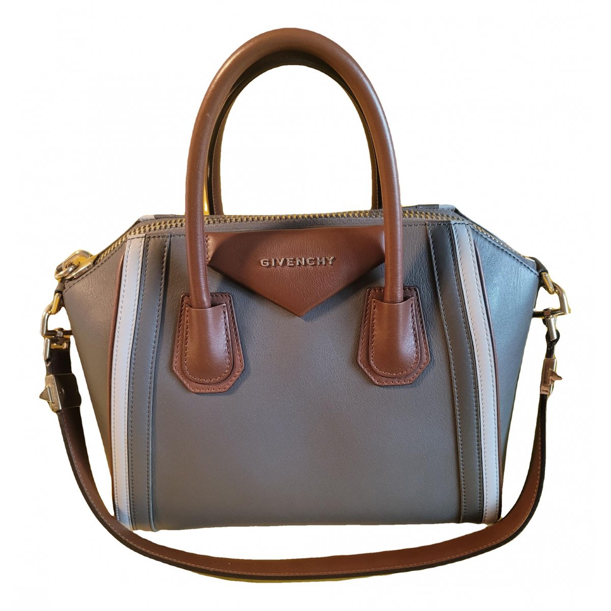 Antigona leather handbag