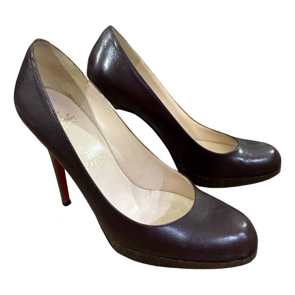 Simple pump leather heels