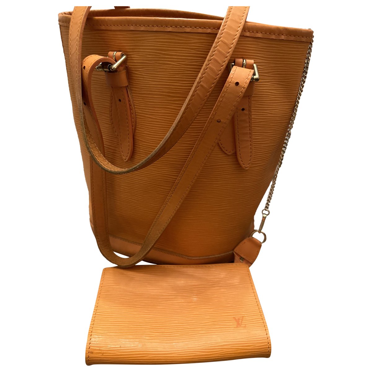 Bucket leather tote