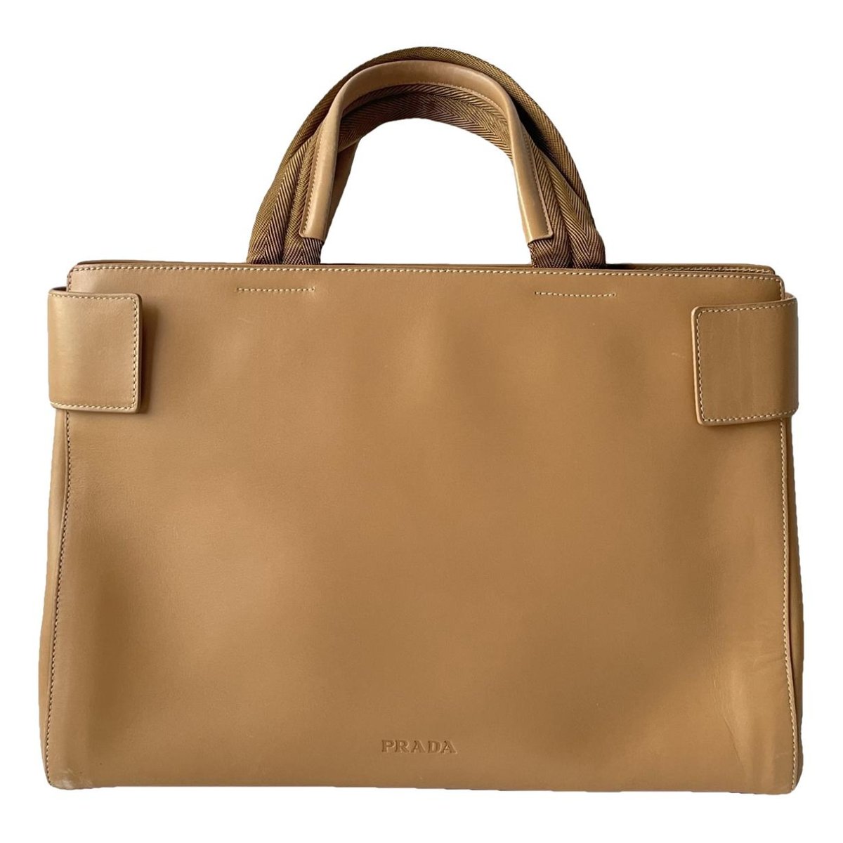 Monochrome leather handbag