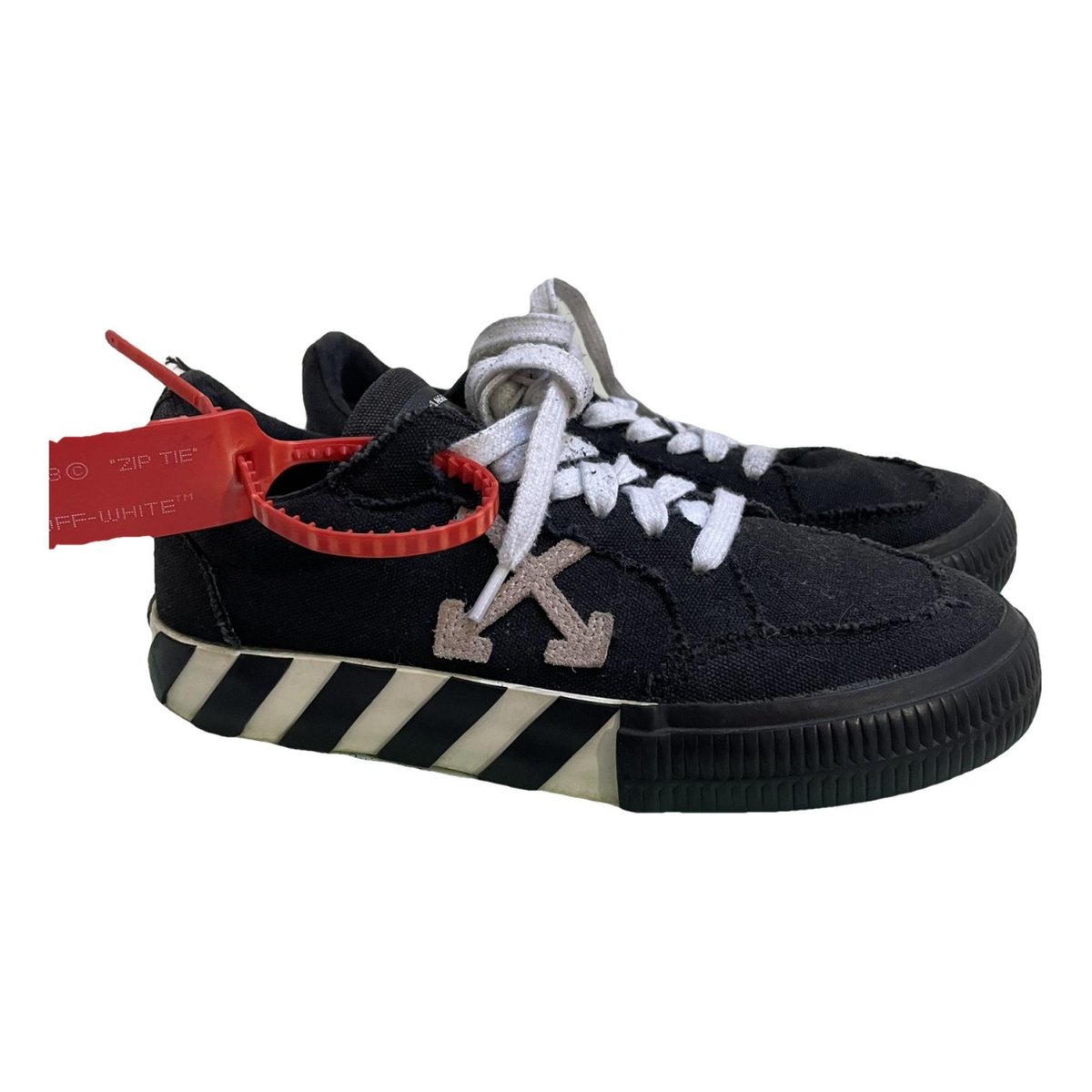 Vulcalized cloth trainers