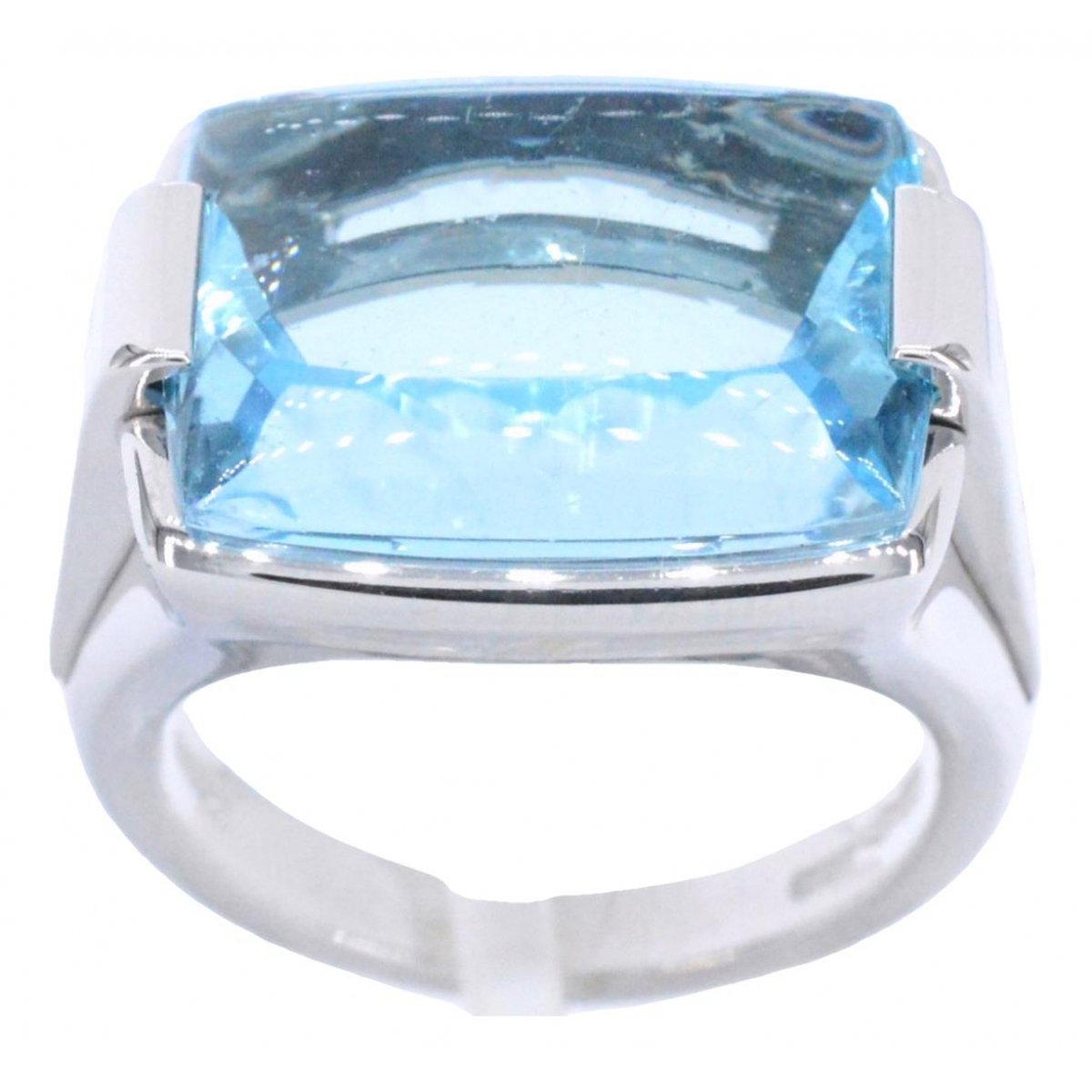 Pyramide white gold ring
