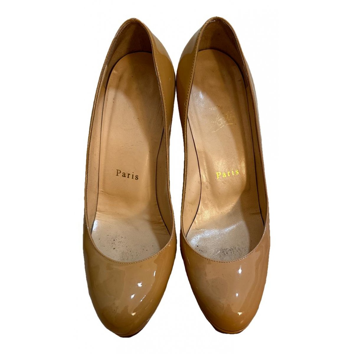 Simple pump patent leather heels