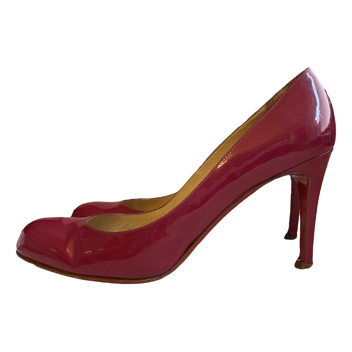 Simple pump patent leather heels