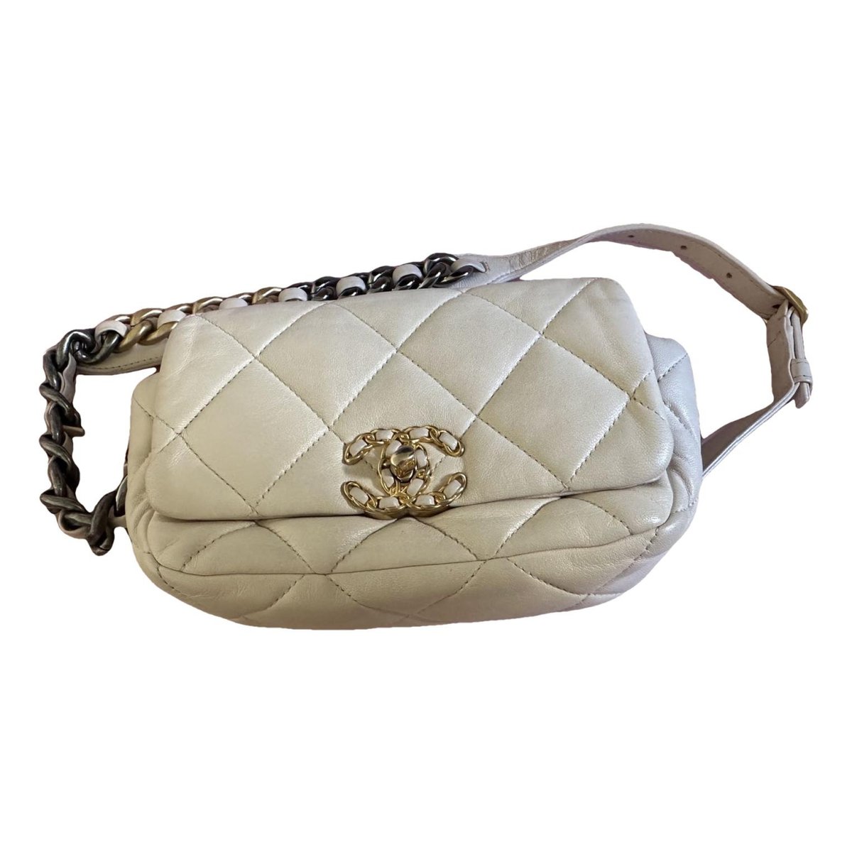 Chanel 19 leather handbag