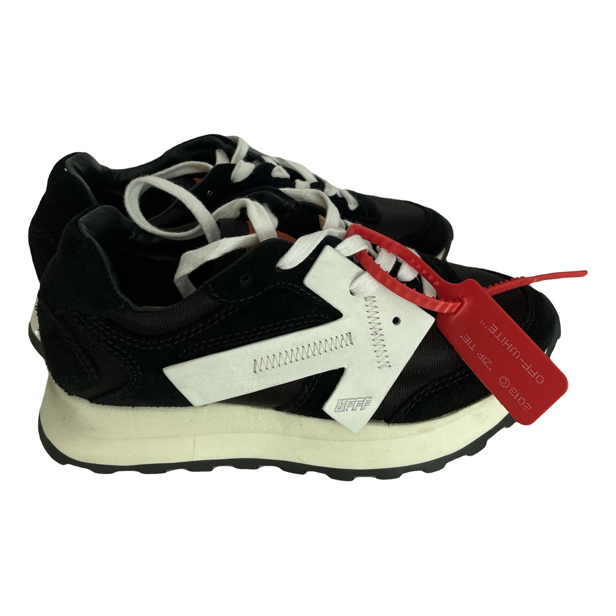 Runner trainers