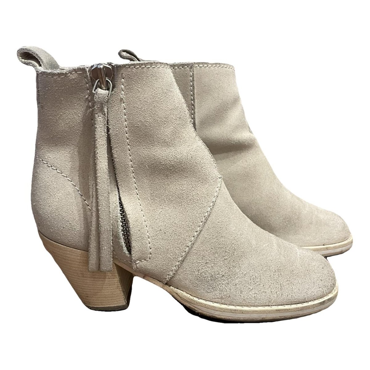Pistol ankle boots