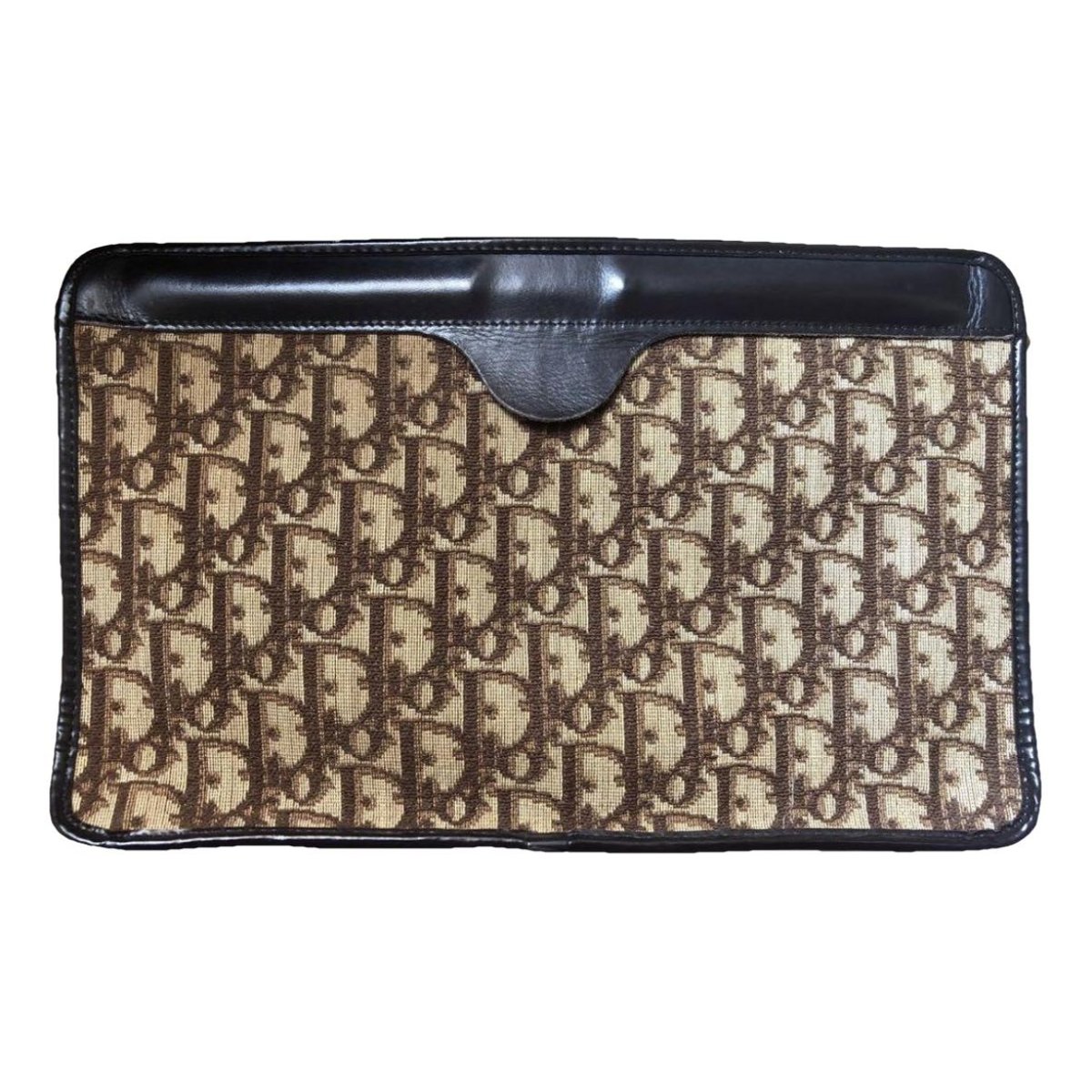 30 Montaigne clutch bag