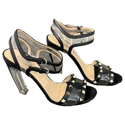 Rockstud leather sandal