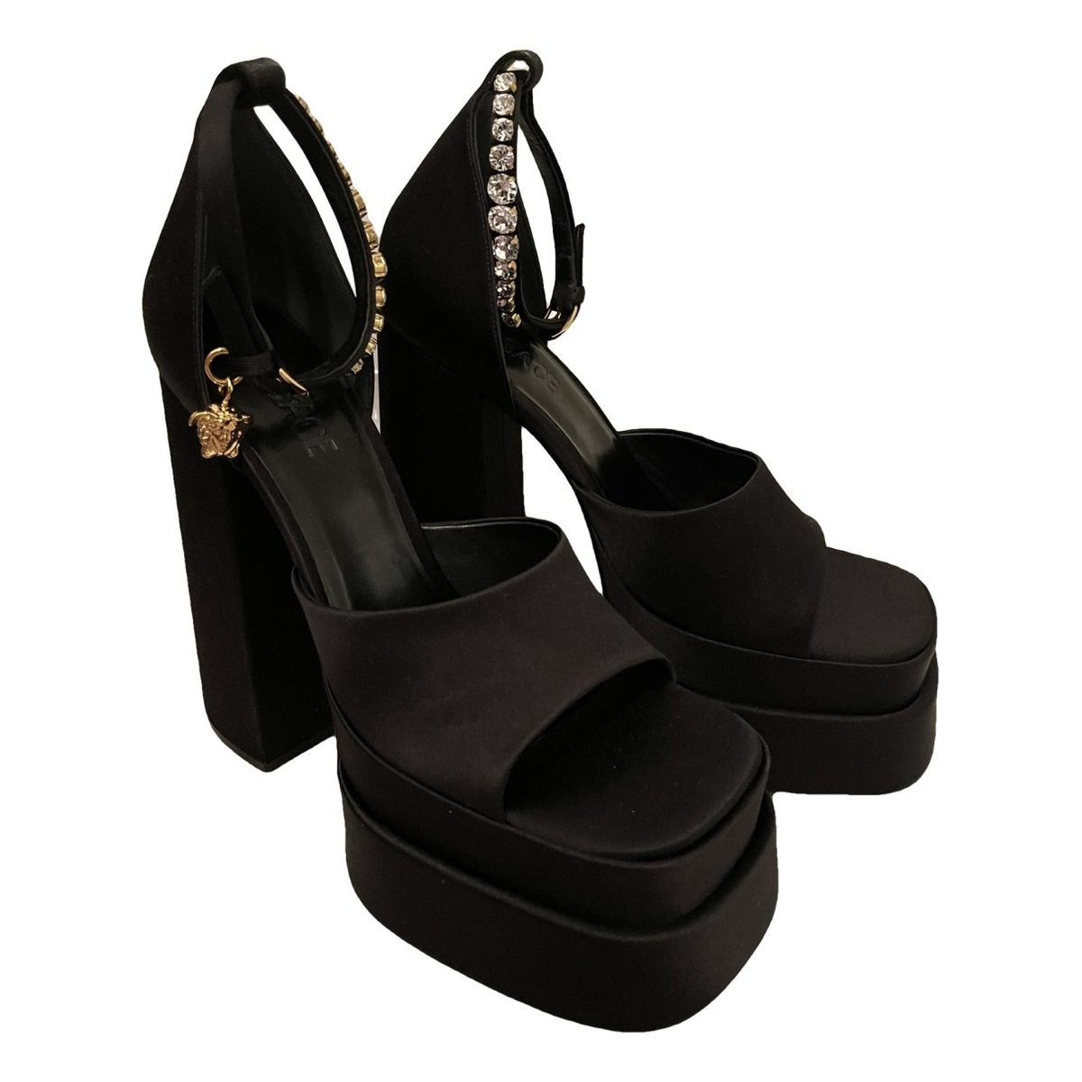 Medusa Aevitas cloth heels