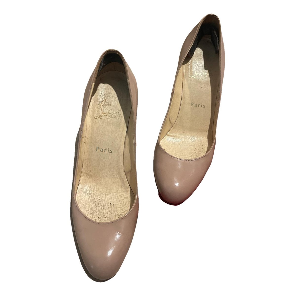 Simple pump patent leather heels