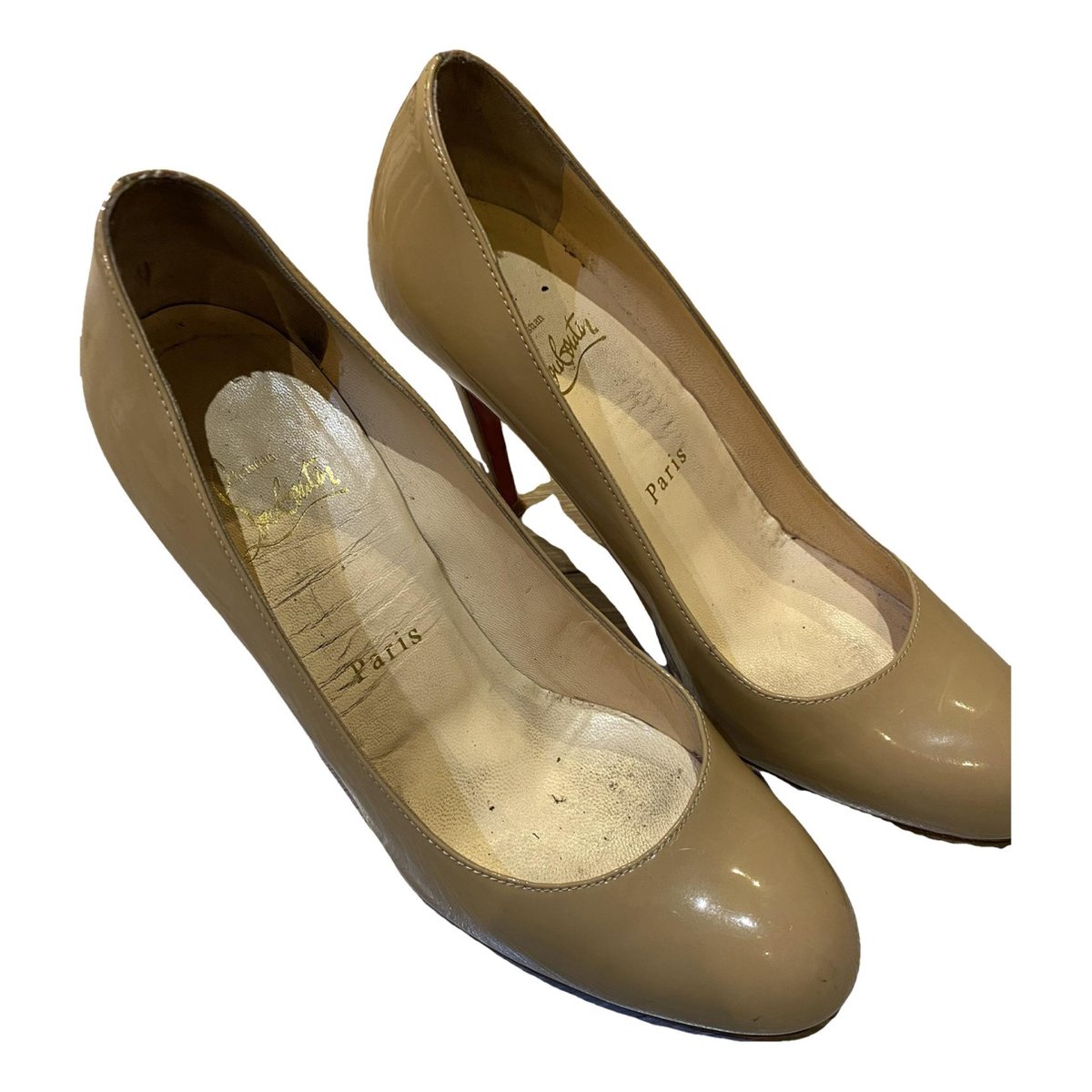 Simple pump patent leather heels