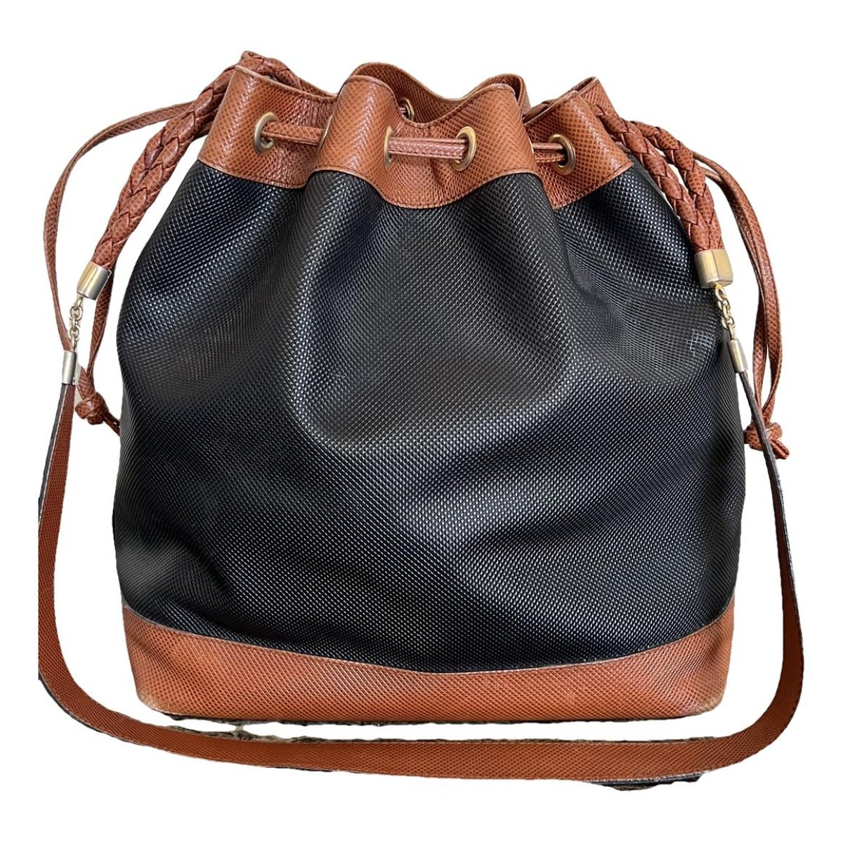 Cassette Bucket leather handbag
