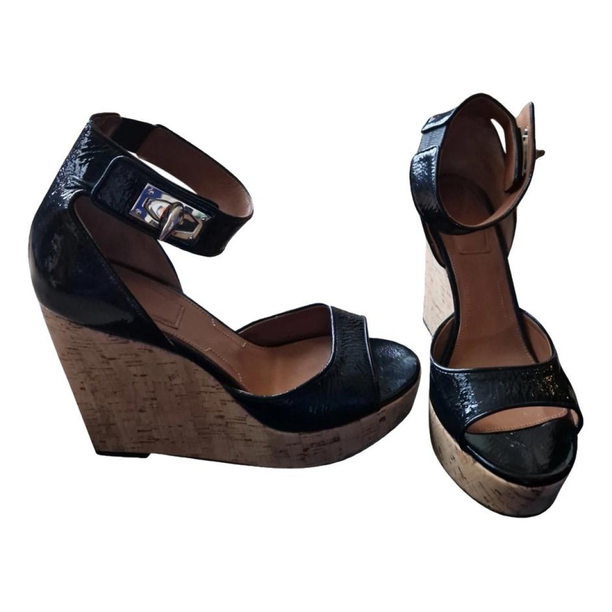 Shark patent leather sandal
