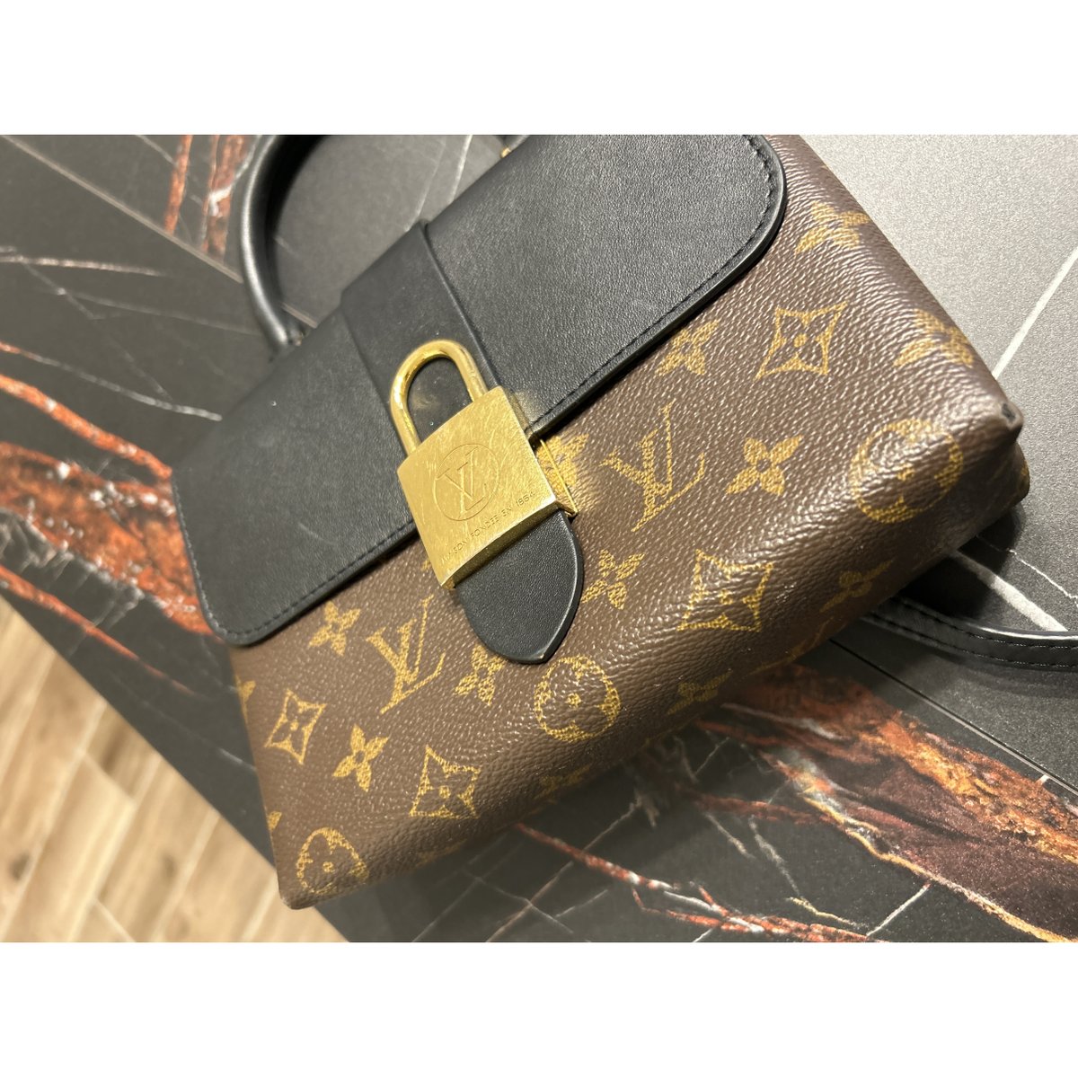 Locky BB leather crossbody bag