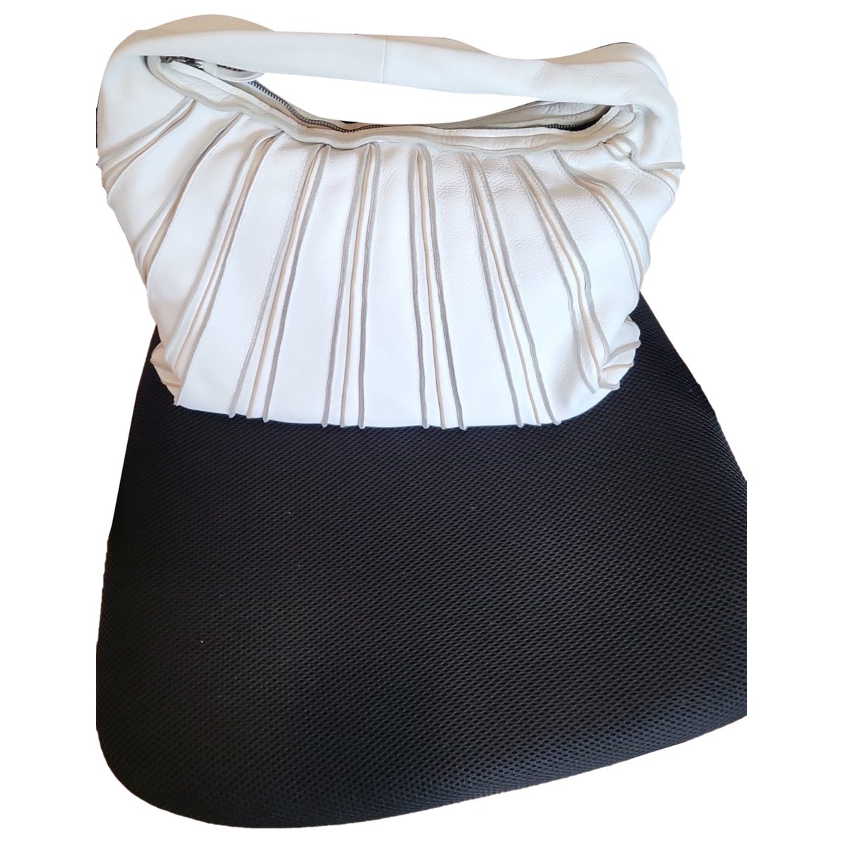 Veneta leather handbag