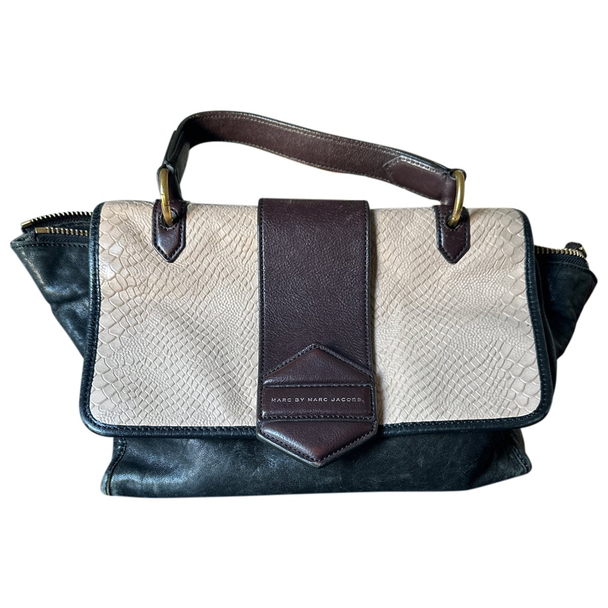 Classic Q leather crossbody bag