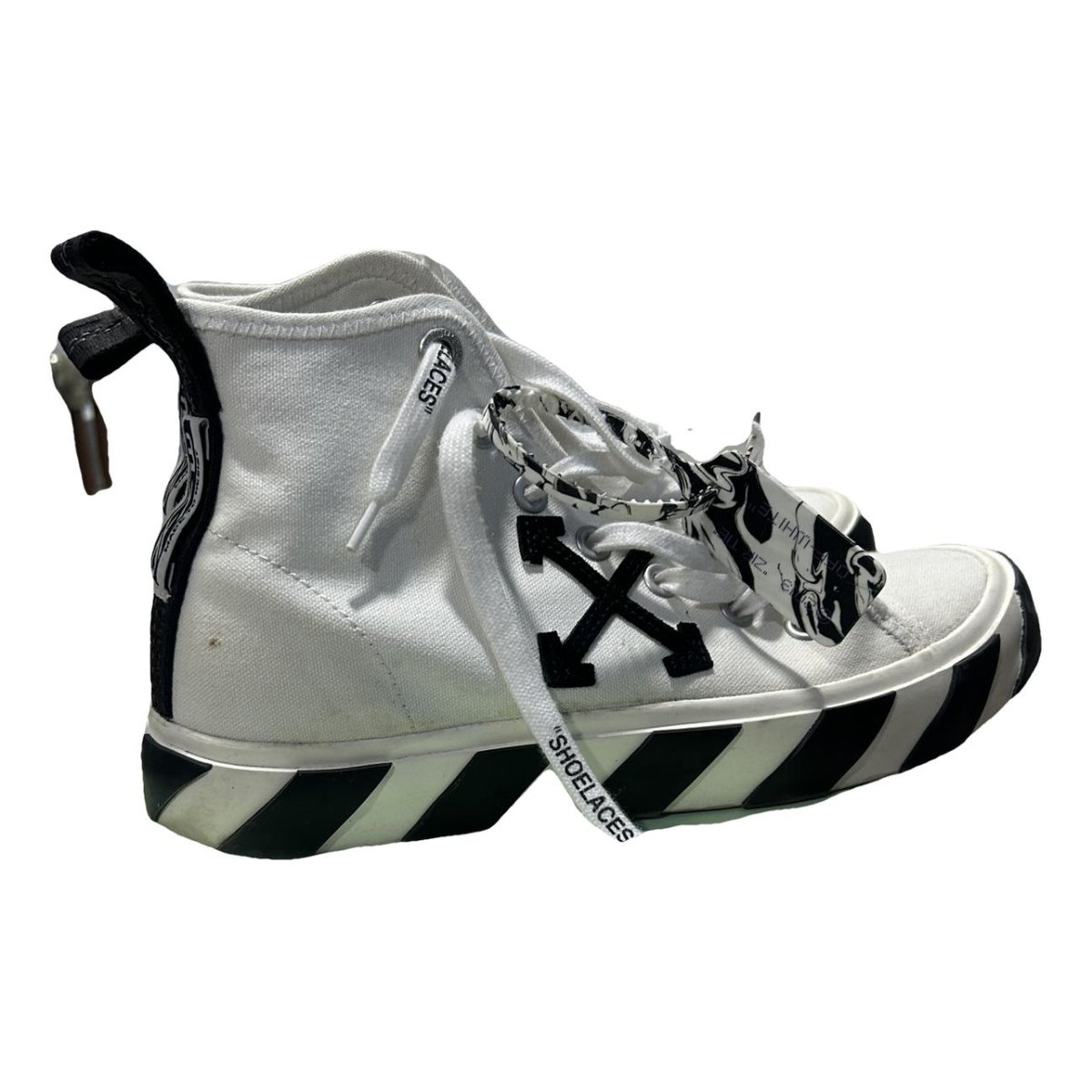 Vulcalized cloth trainers