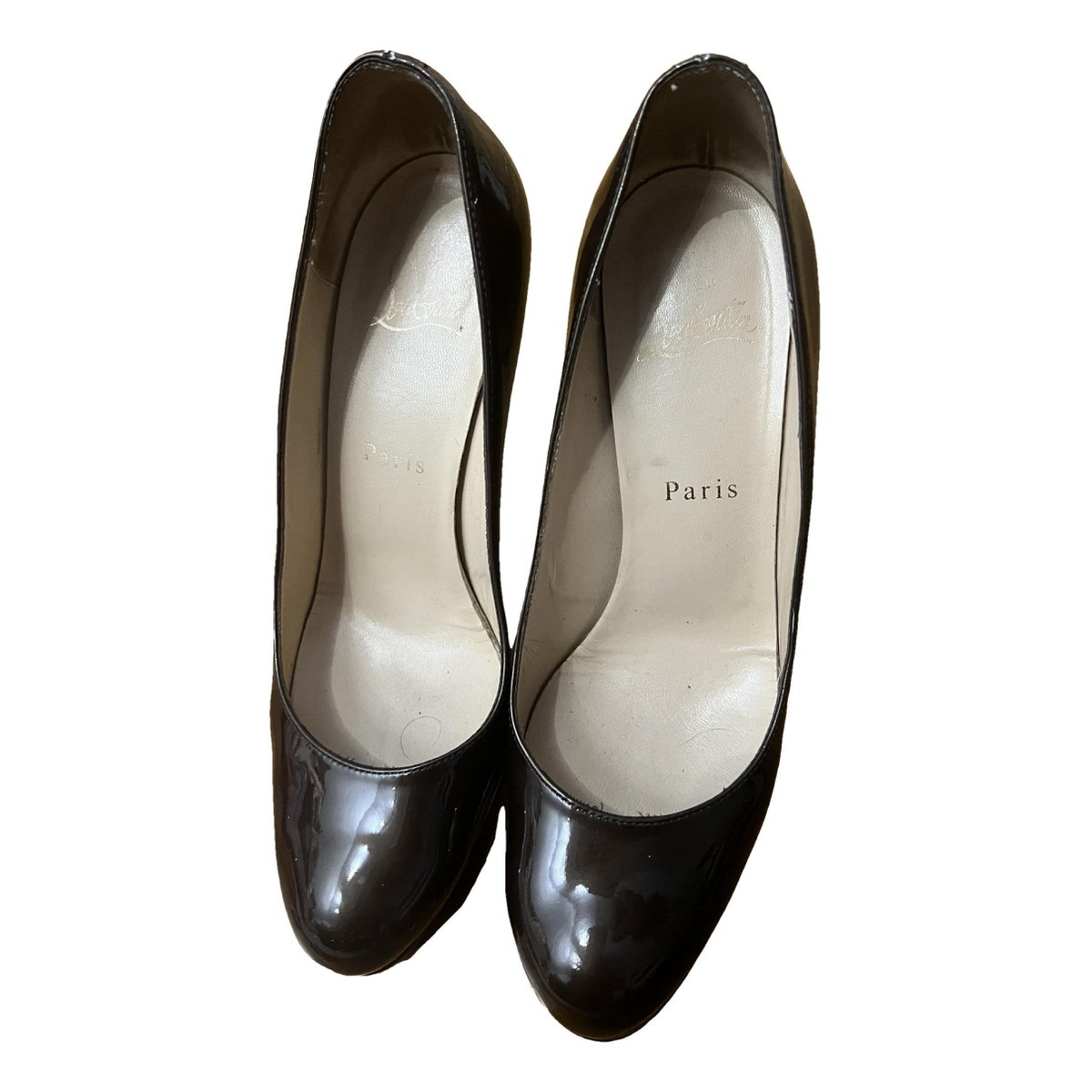 Simple pump patent leather heels