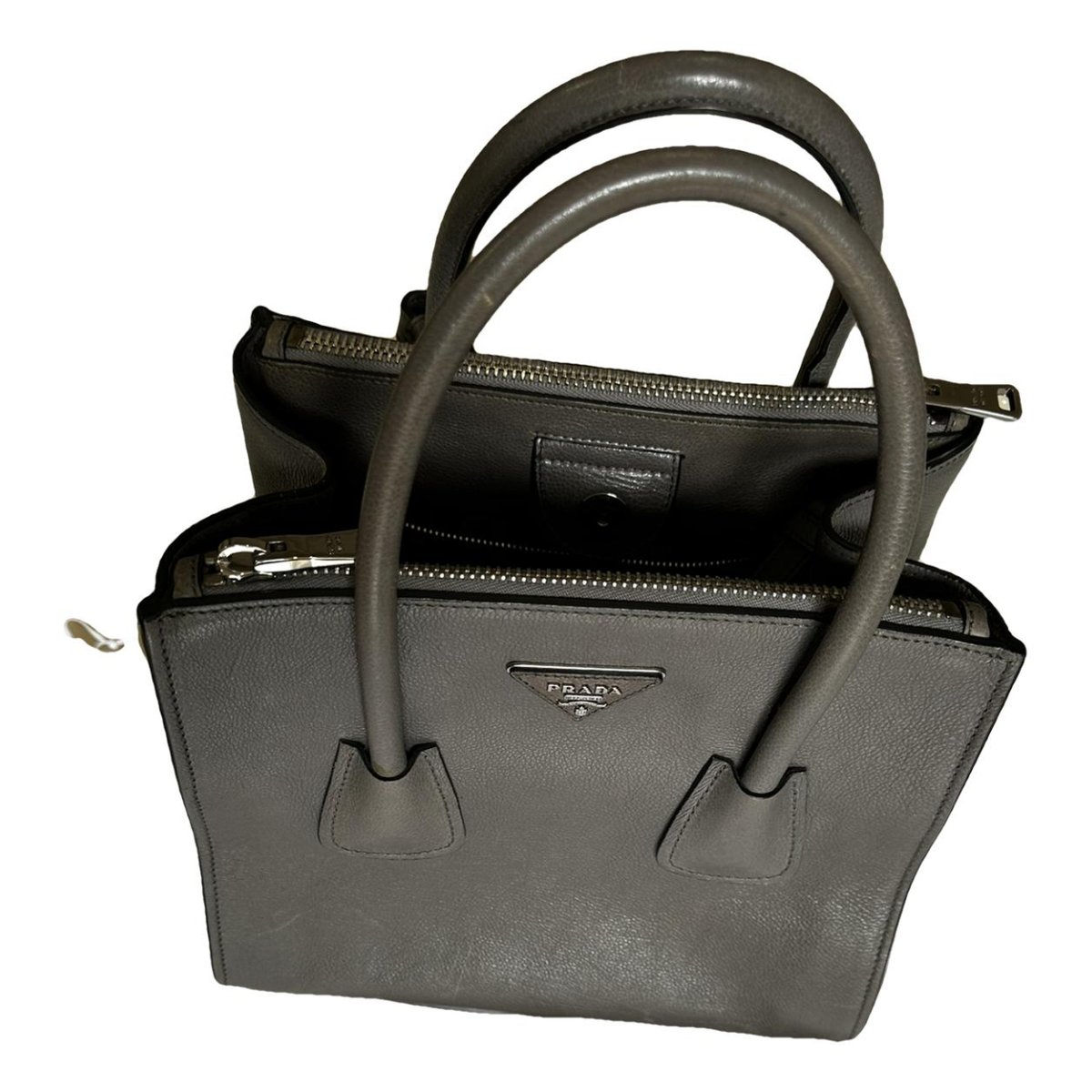 Monochrome leather handbag