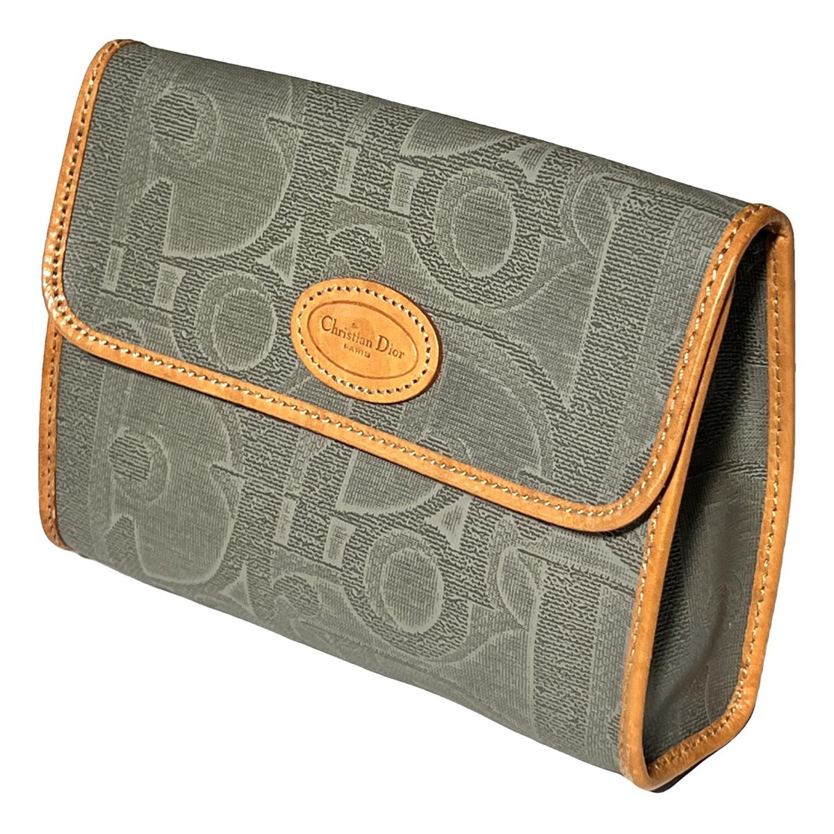 30 Montaigne clutch bag