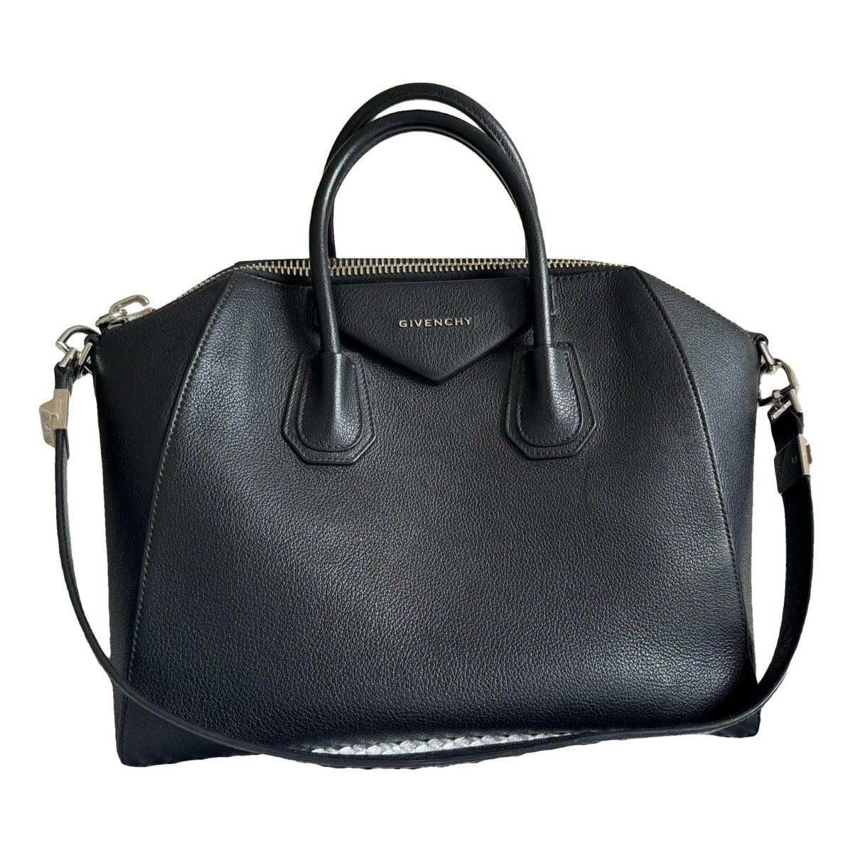 Antigona leather handbag