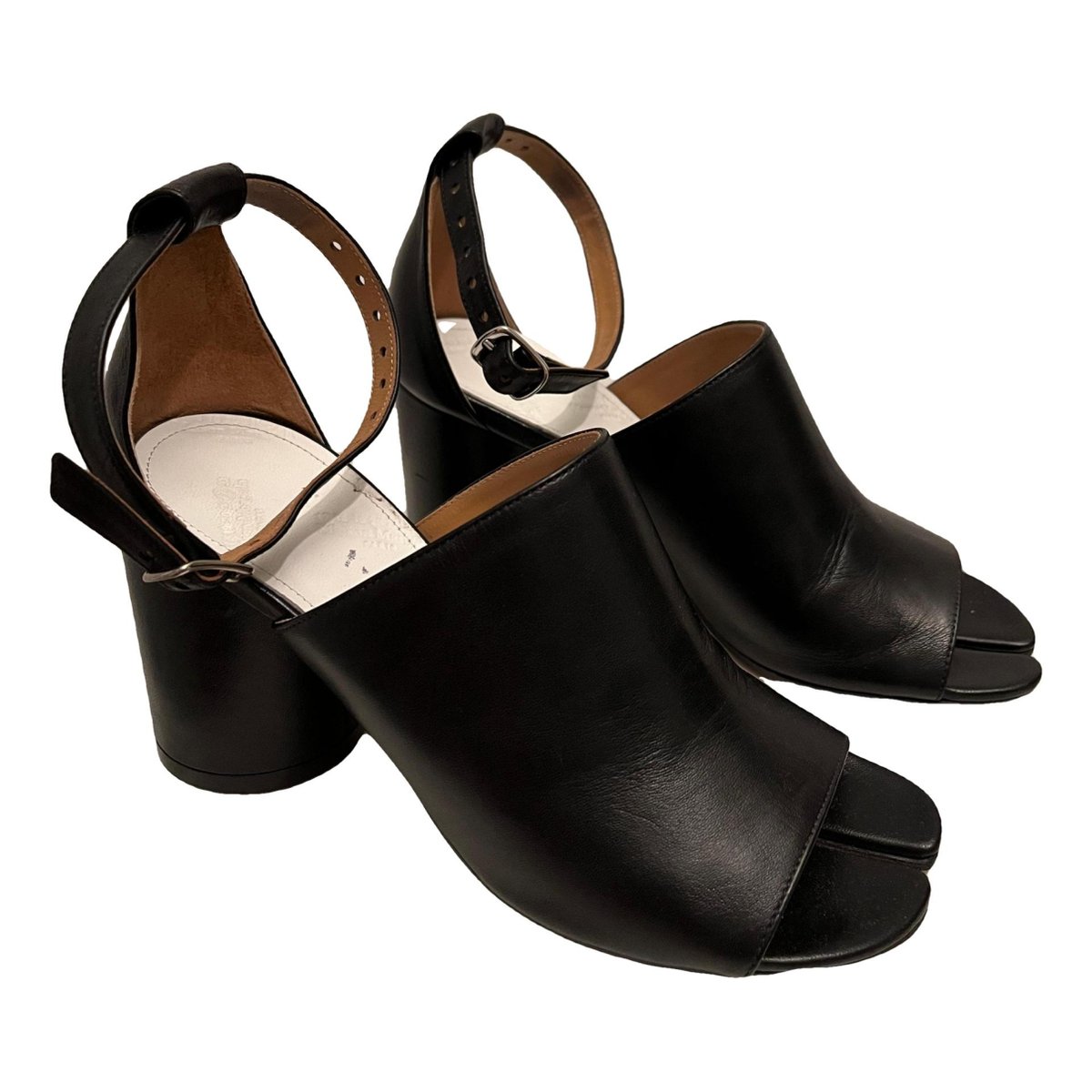 Tabi leather sandal