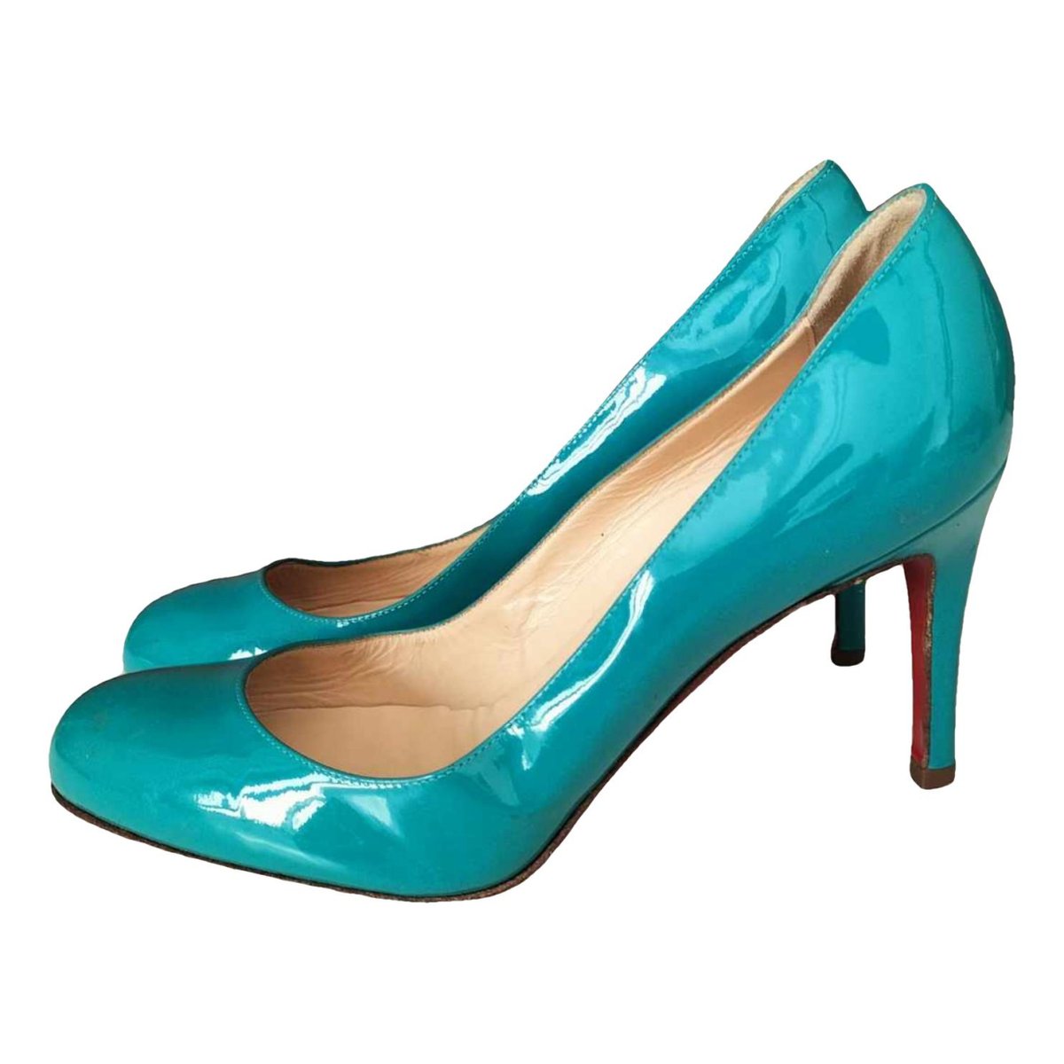 Simple pump patent leather heels