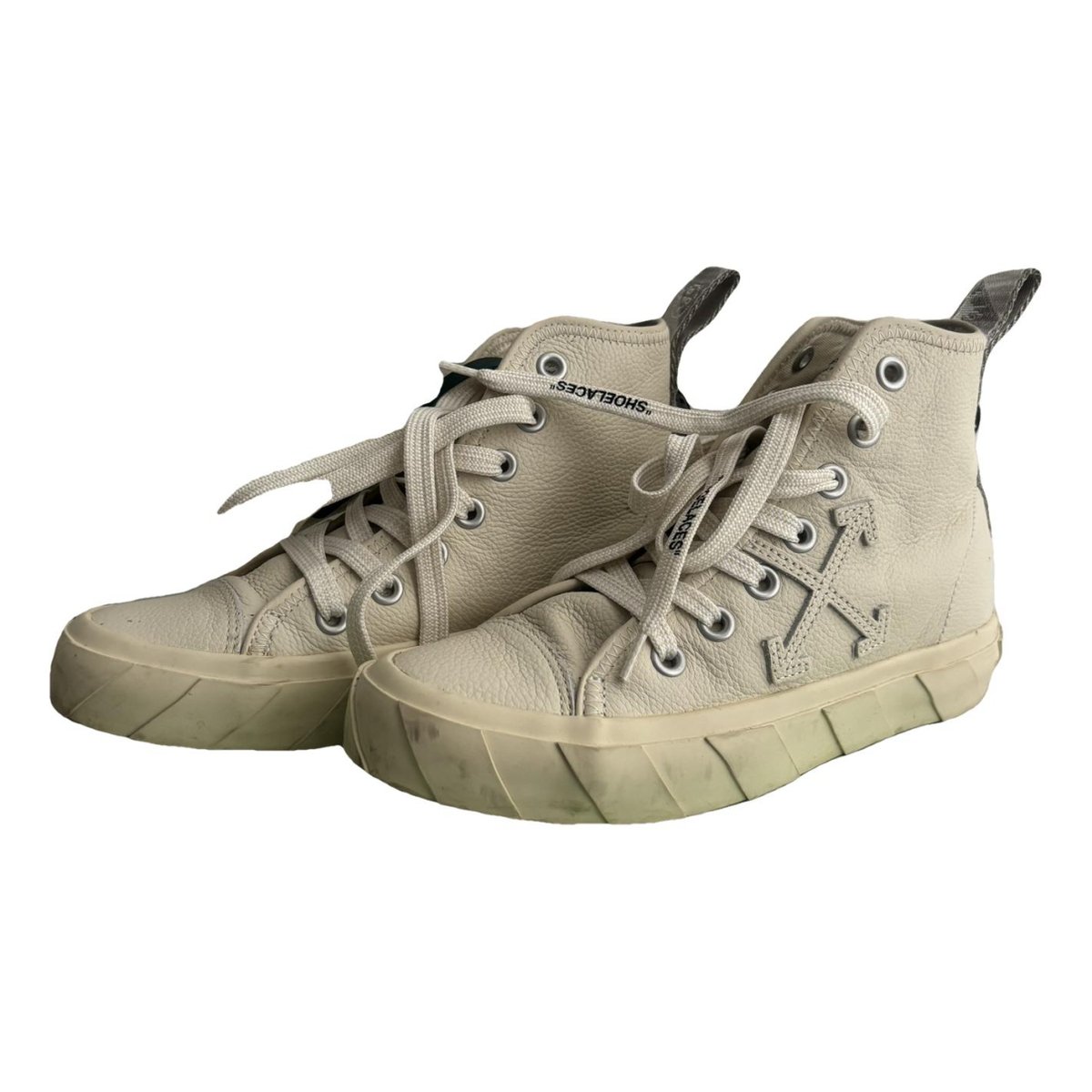 Vulcalized leather trainers