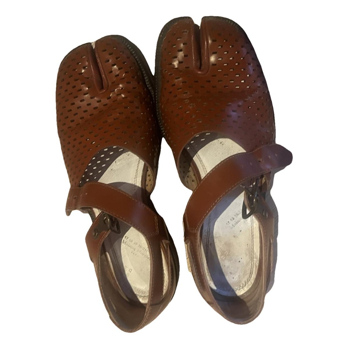 Tabi leather flats