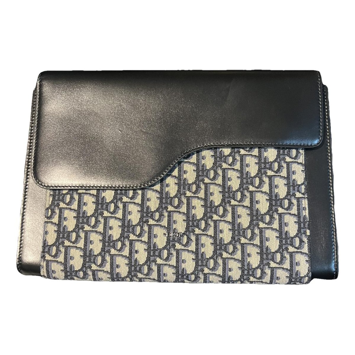 30 Montaigne leather bag