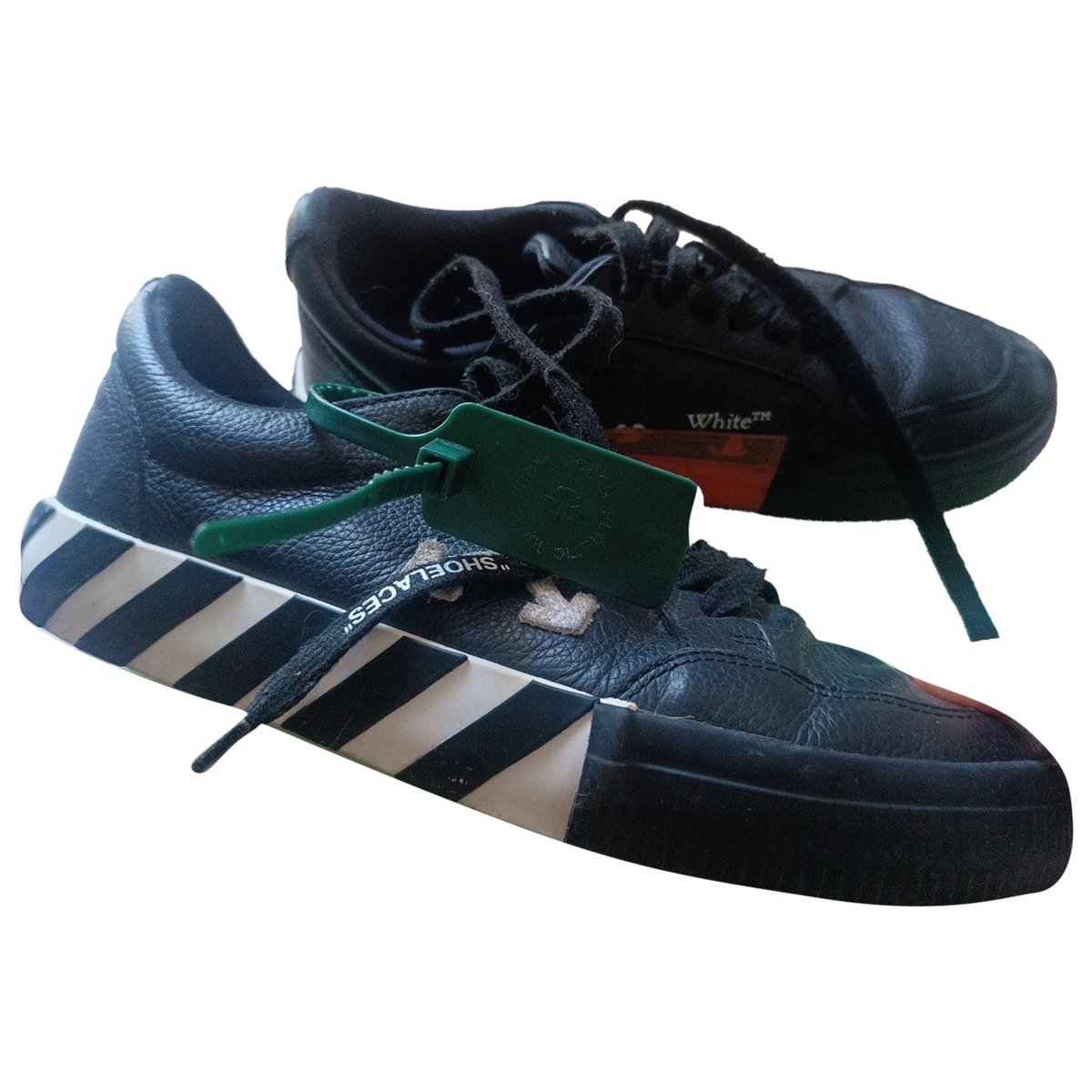 Vulcalized leather trainers