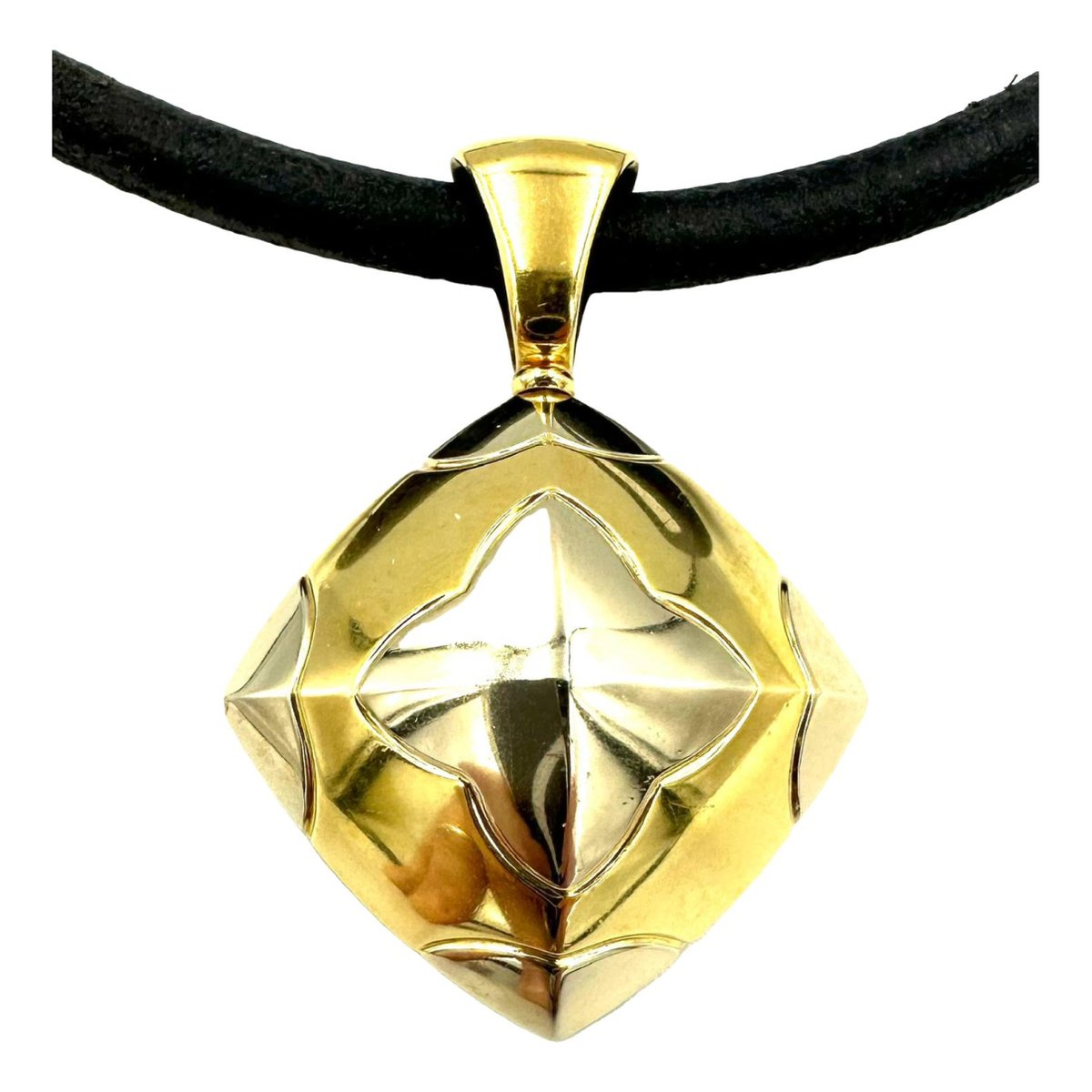 Pyramide yellow gold necklace