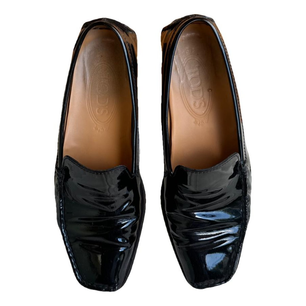 Gommino patent leather flats