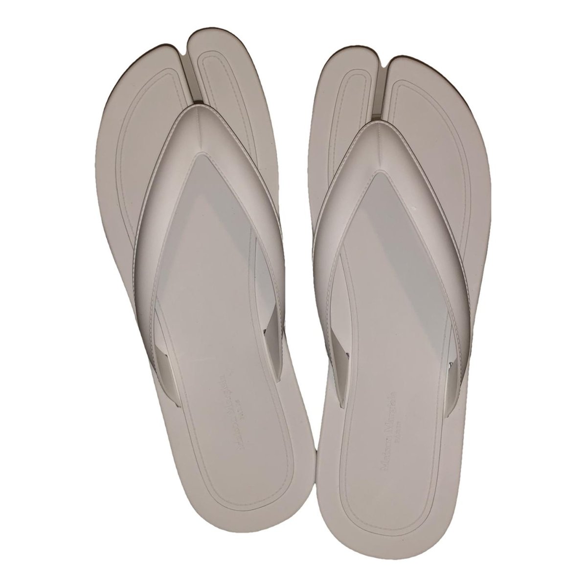 Tabi flip flops
