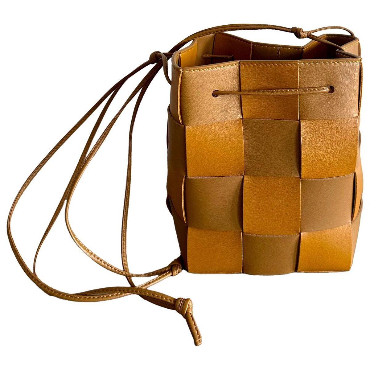 Cassette Bucket leather handbag