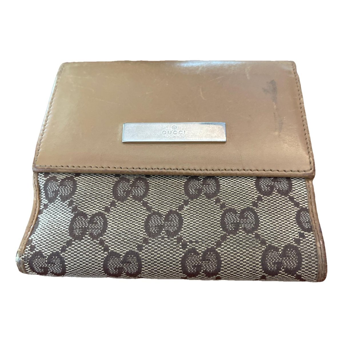 Interlocking leather wallet