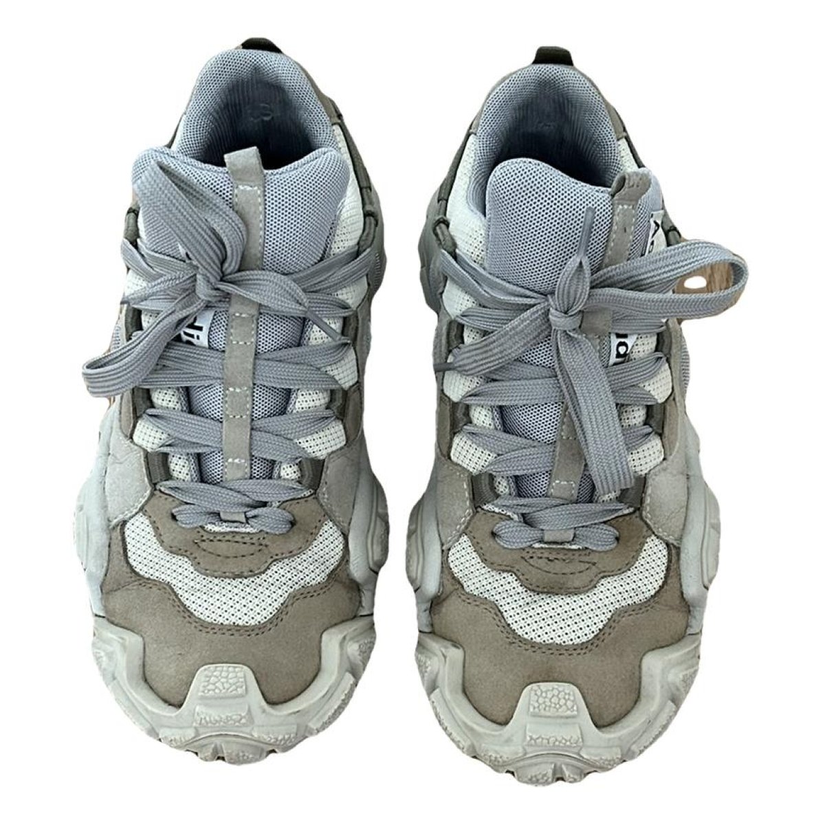 Bolzter cloth trainers