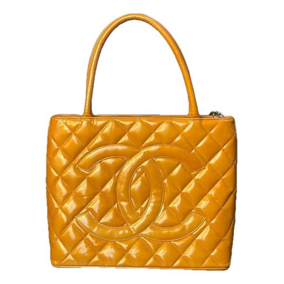 Médaillon patent leather handbag