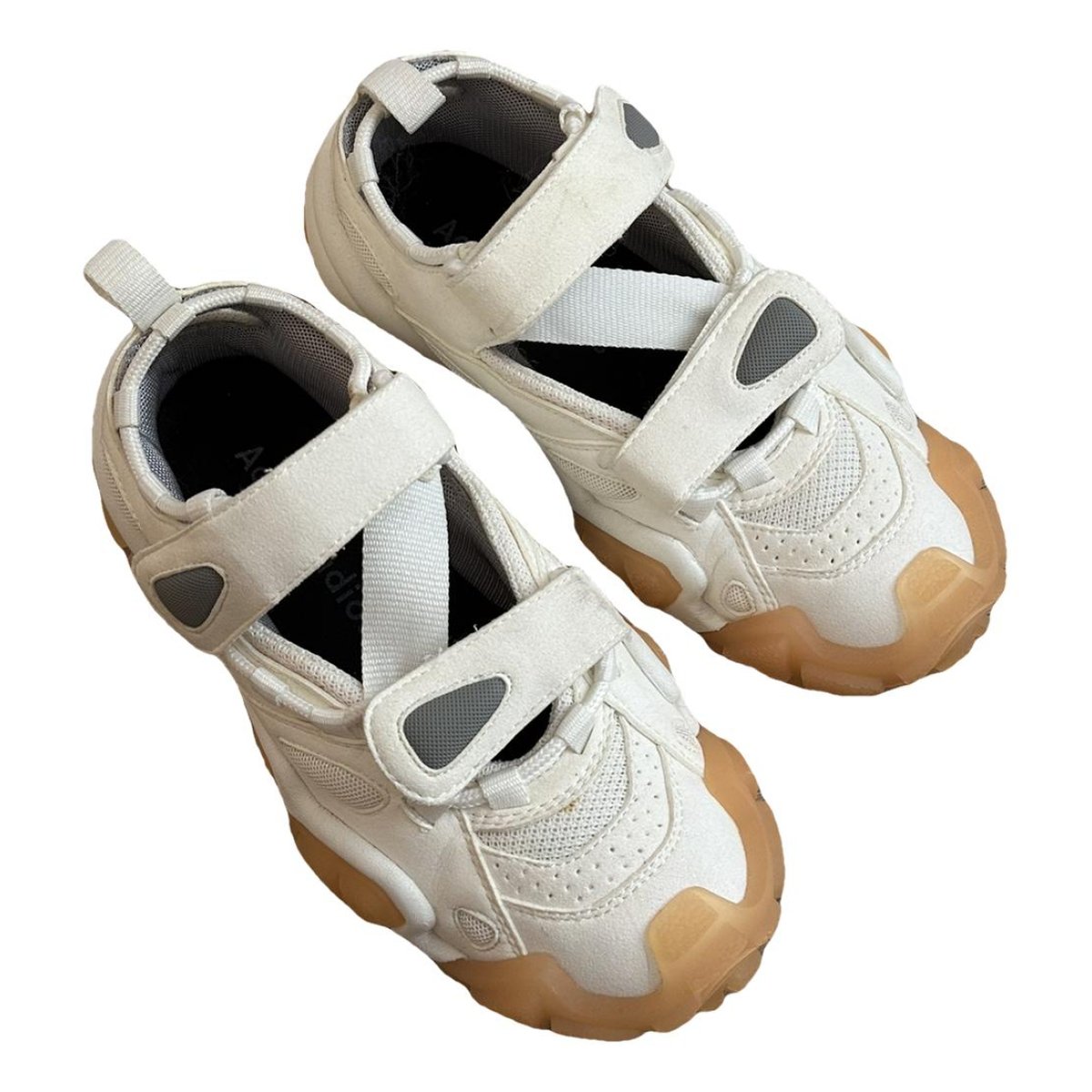 Bolzter cloth trainers