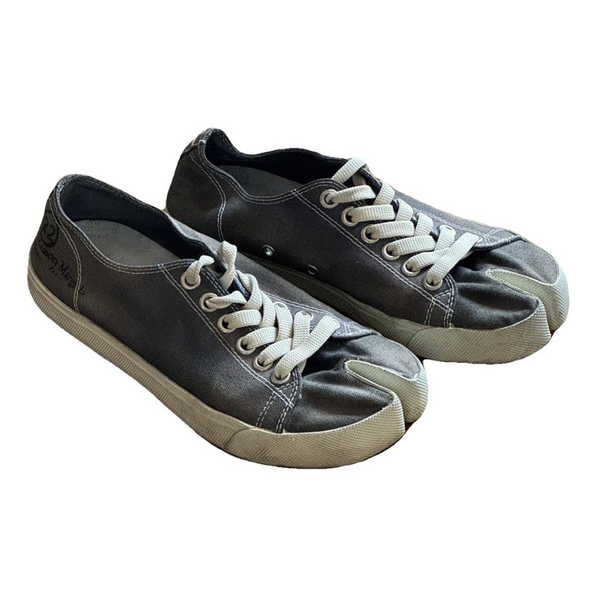 Tabi cloth trainers