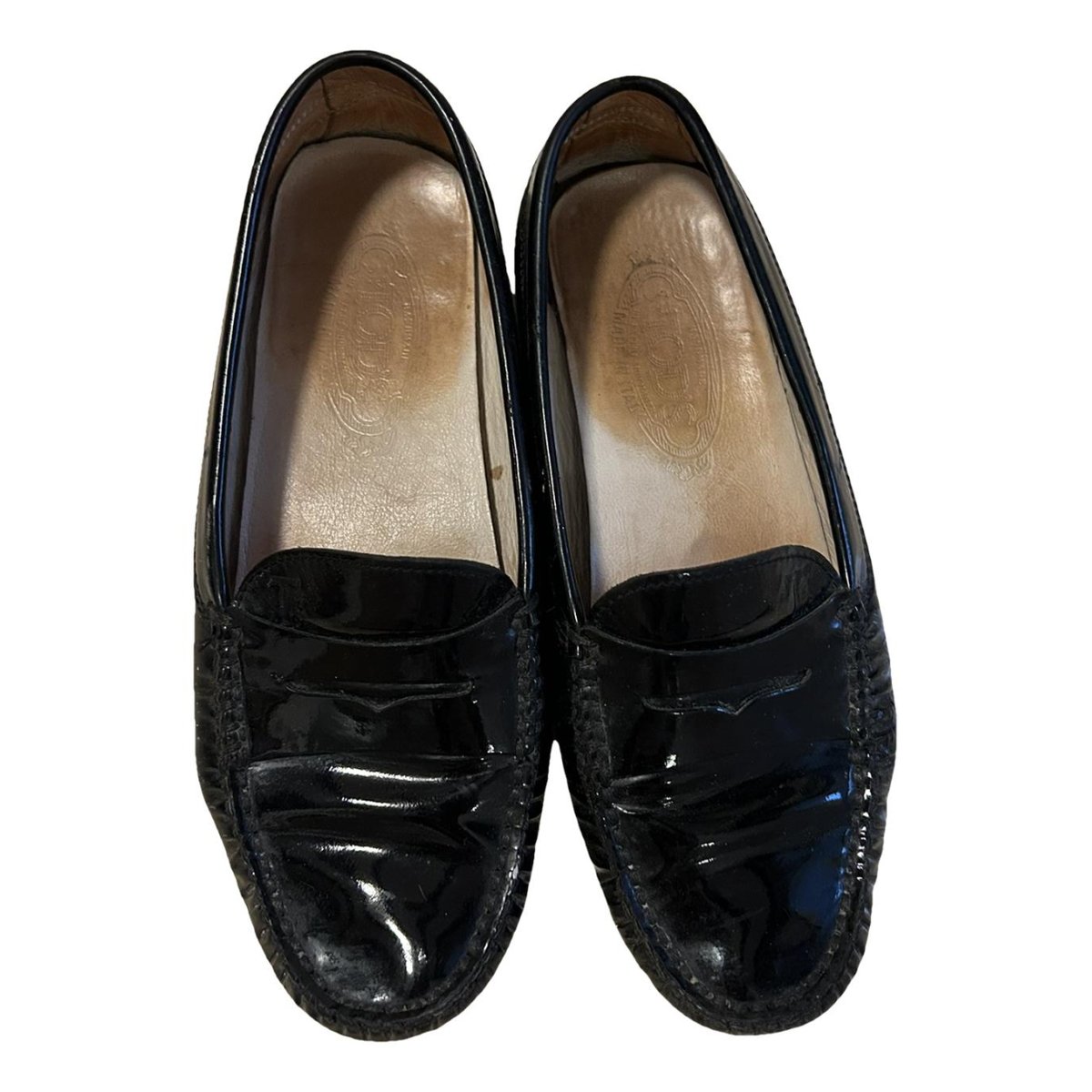 Gommino patent leather flats