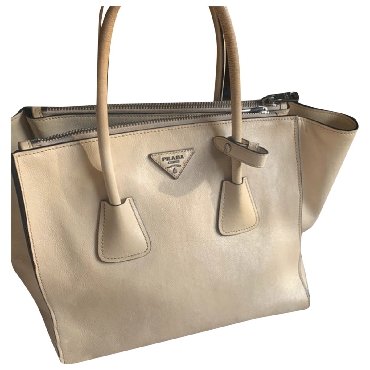 Monochrome leather handbag