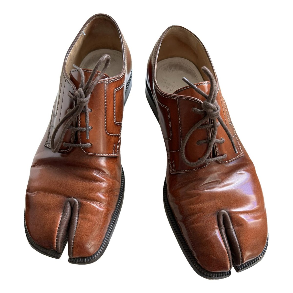 Tabi patent leather flats
