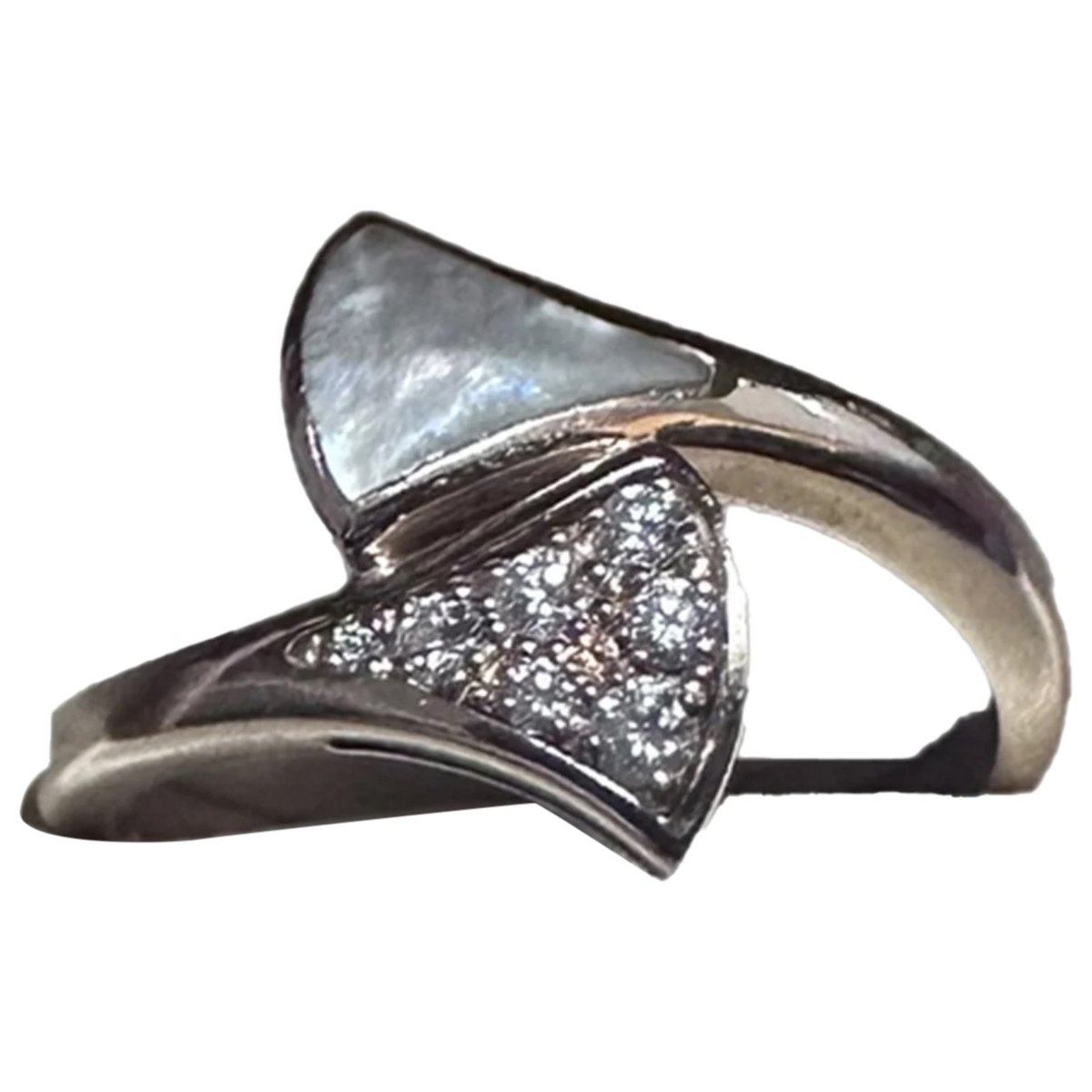 Diva's Dream yellow gold ring