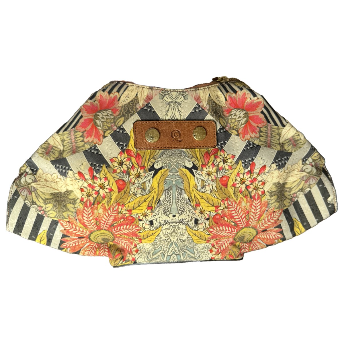 Manta clutch bag