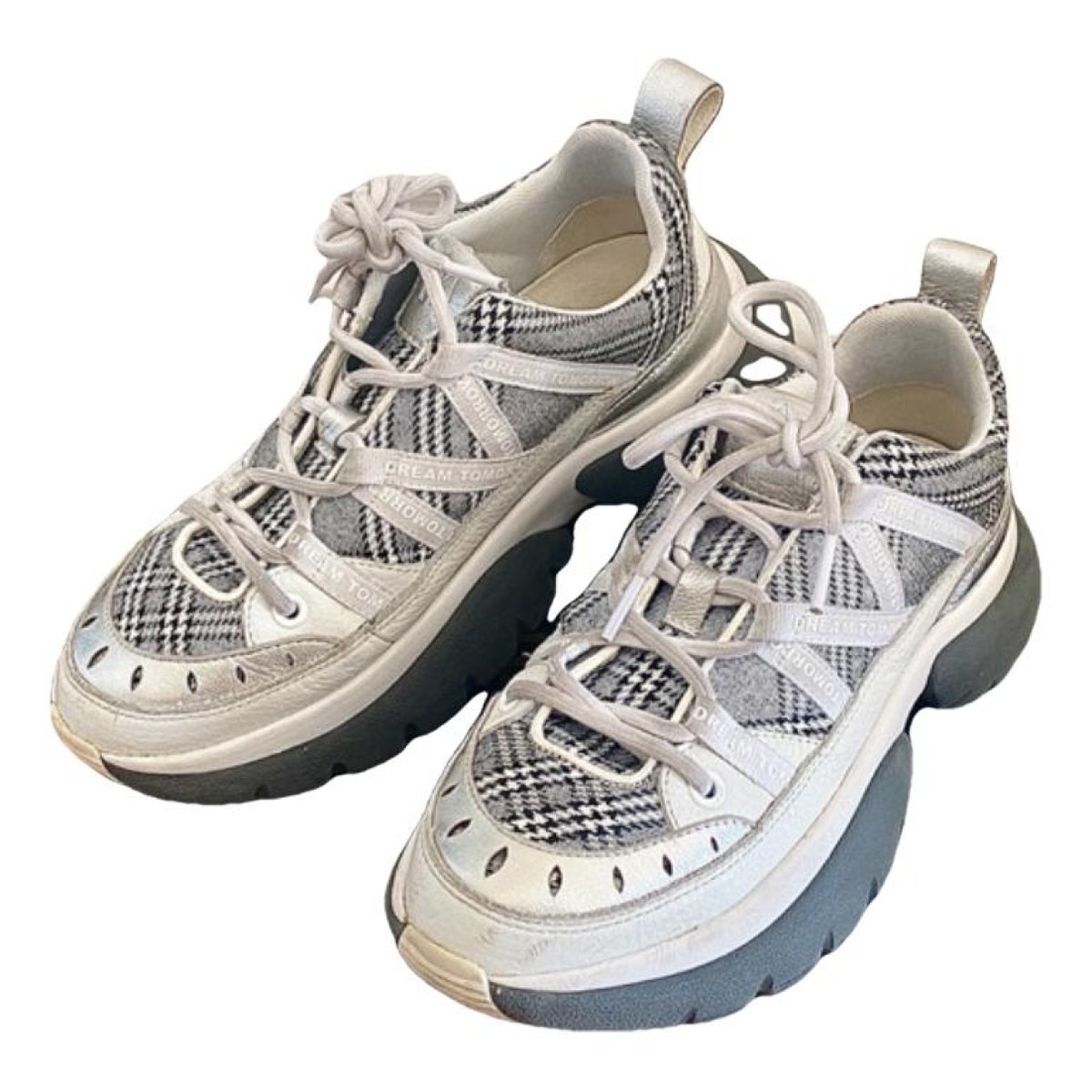 W20 cloth trainers